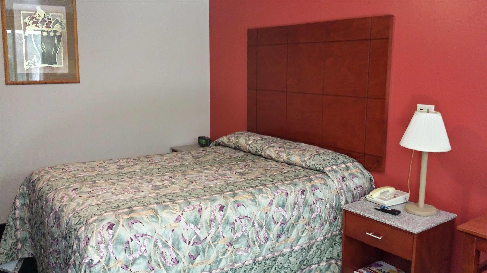Budget Inn Fairport Kültér fotó